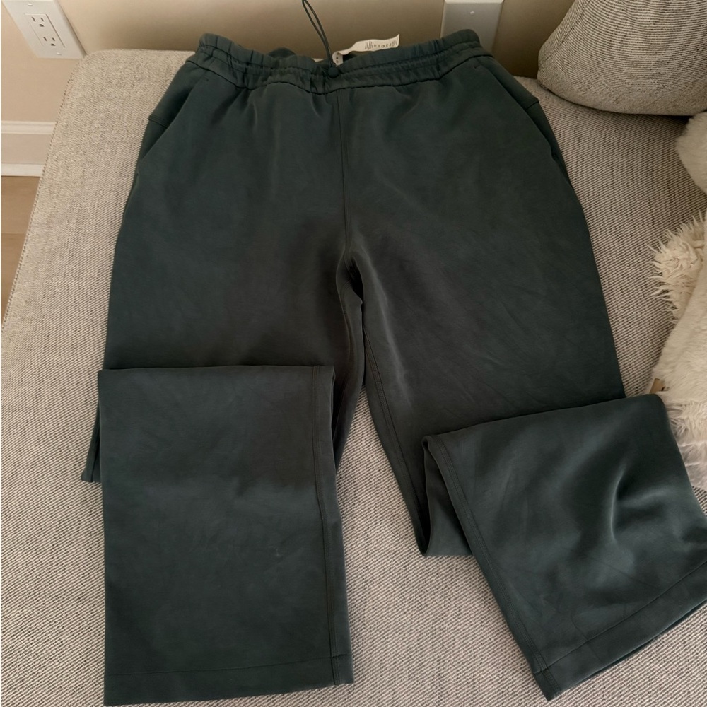 Lululemon Chic Dark Green Women's Straight Leg Pants